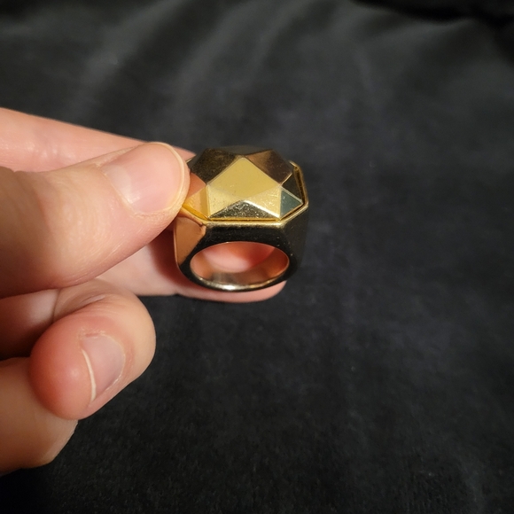 Gold Accessories Set - Picture 4 of 5